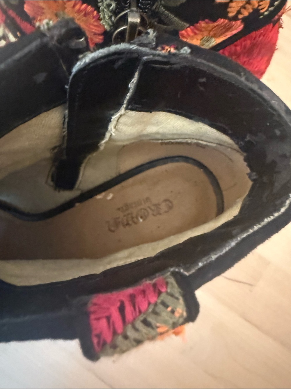 Crown Vintage embroidered peep toe boots. Size 6. - Picture 4 of 11